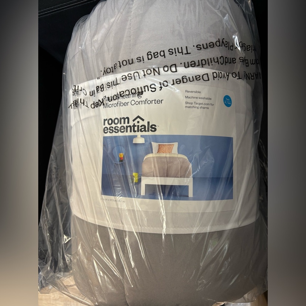 Room Essentials Reversible Microfiber Comforter - Gray & White - Twin/Twin XL